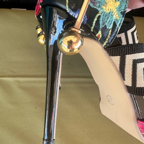 Black and Red High Heeled Sandals with Stiletto Design and Geometric Pat… - Picture 10 of 12